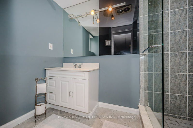 19 Jaymar Pl  Toronto, M9N 3L8 | Image 34