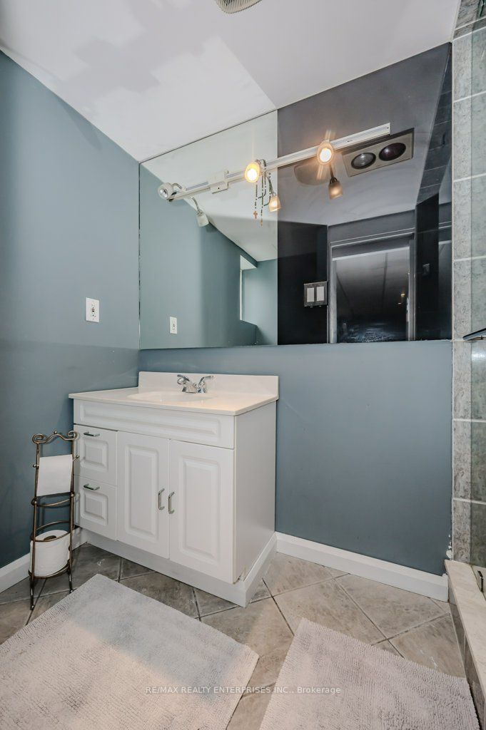 19 Jaymar Pl  Toronto, M9N 3L8 | Image 35