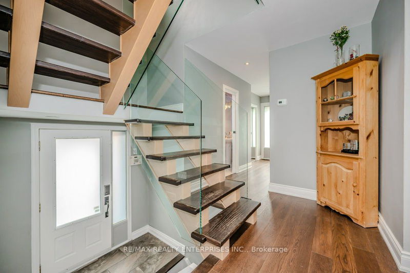 19 Jaymar Pl  Toronto, M9N 3L8 | Image 7