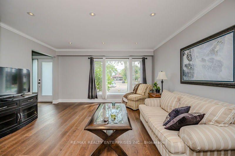 19 Jaymar Pl  Toronto, M9N 3L8 | Image 9