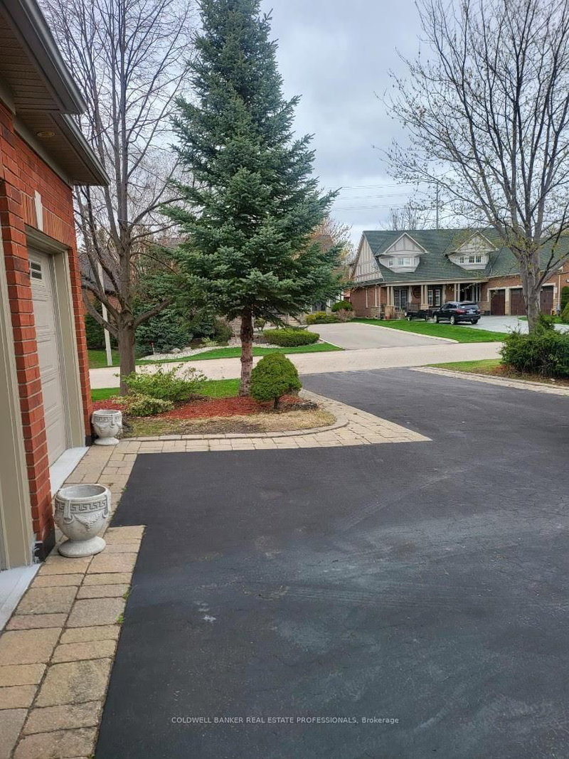 50 Links Lane, Brampton, L6Y 5H1 | Image 2