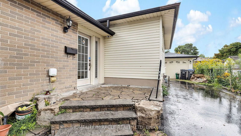 62 Sutherland Ave  Brampton, L6V 2H7 | Image 6