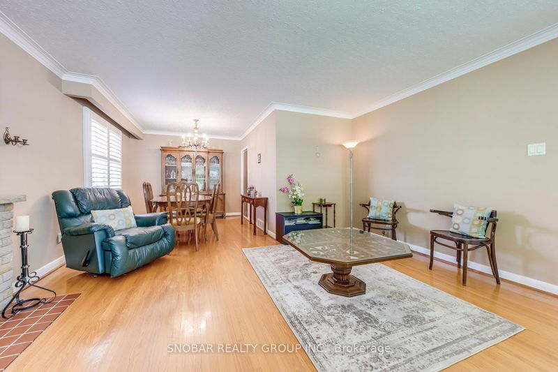 25 Ruscoe Cres  Toronto, M9P 1P2 | Image 6