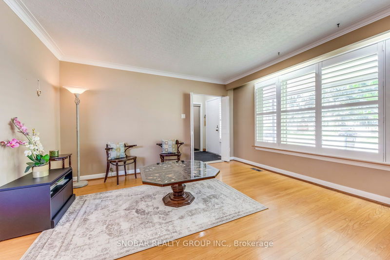 25 Ruscoe Cres  Toronto, M9P 1P2 | Image 8