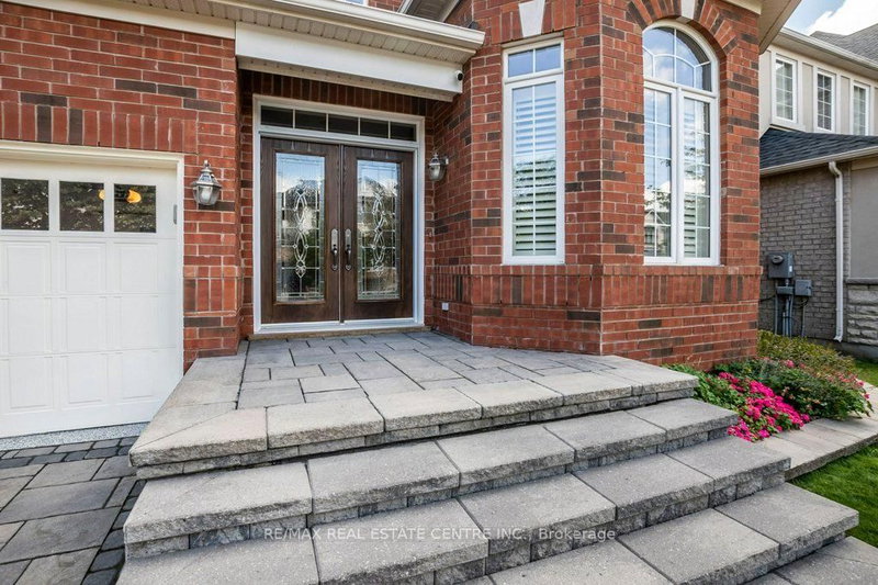 369 Potts Terr, Milton, L9T 0X5 | Image 2