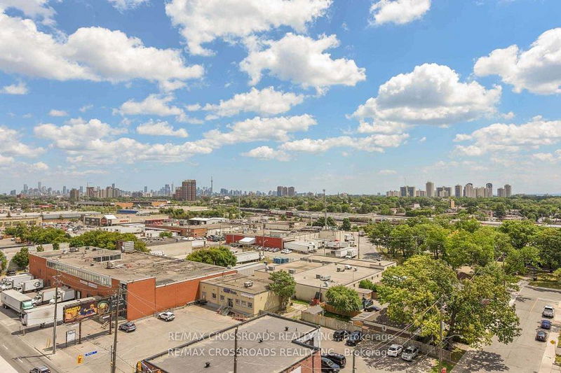 home for lease on 1003-2300 St Clair Avenue W