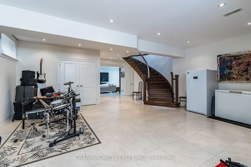 416 Rustic Rd  Toronto, M6L 1W9 | Image 34