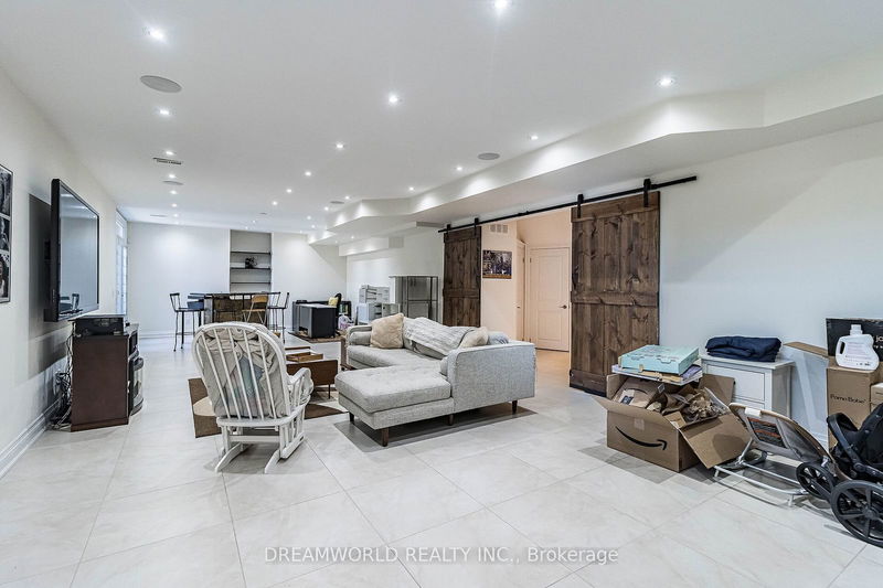 416 Rustic Rd  Toronto, M6L 1W9 | Image 35