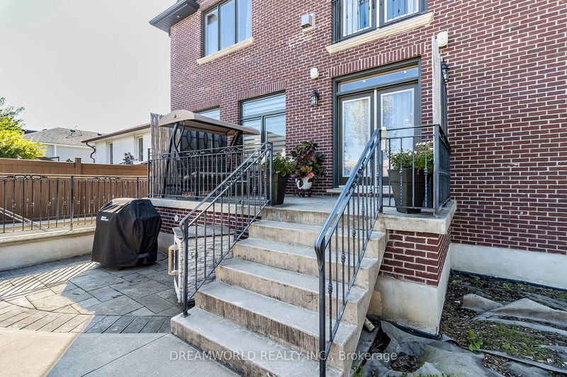 416 Rustic Rd  Toronto, M6L 1W9 | Image 39