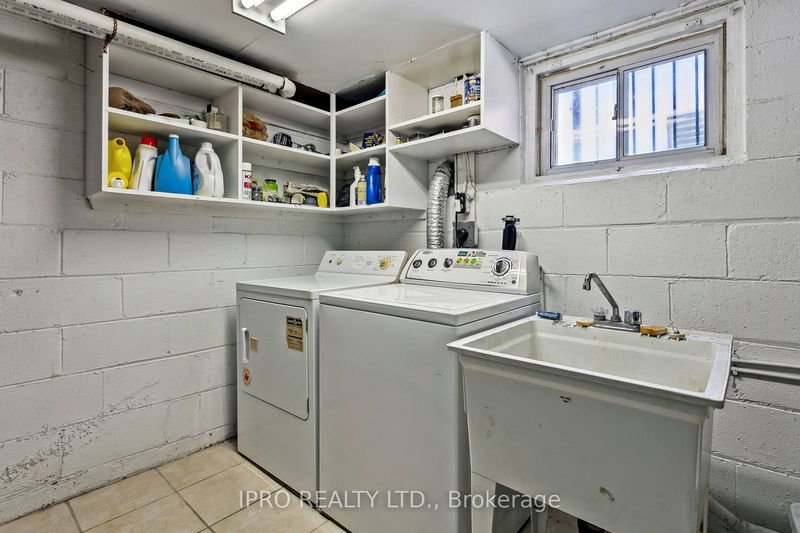 90 Stephen Dr  Toronto, M8Y 3N3 | Image 25