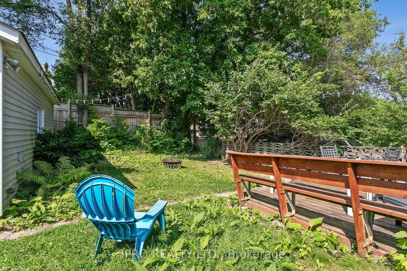 90 Stephen Dr  Toronto, M8Y 3N3 | Image 32