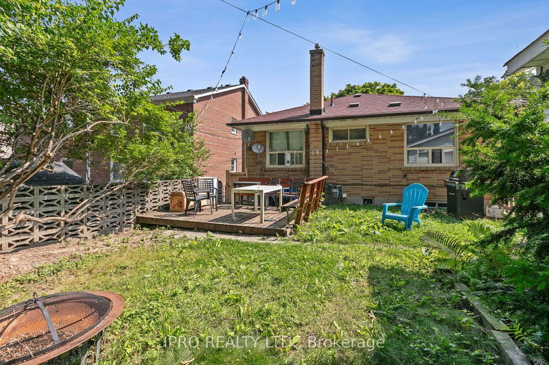 90 Stephen Dr  Toronto, M8Y 3N3 | Image 33