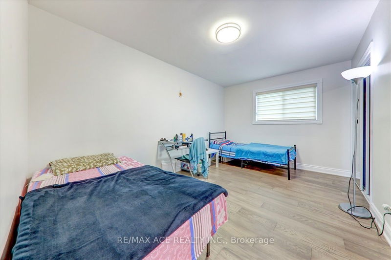 19 Swanhurst Blvd  Mississauga, L5N 1B6 | Image 17