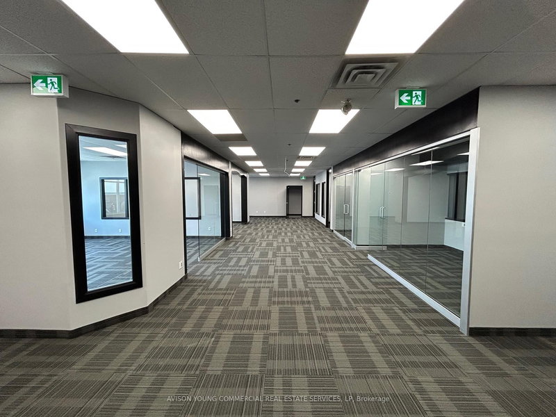 10-12 - 3250 Ridgeway Dr, Mississauga, L5L 0A2 | Image 3