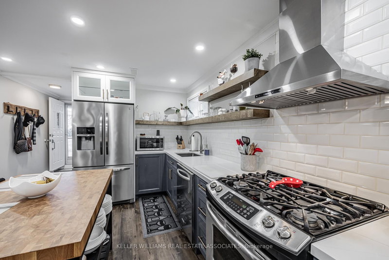 Lower - 540 Cavell Dr, Mississauga, L5B 2N9 | Image 2