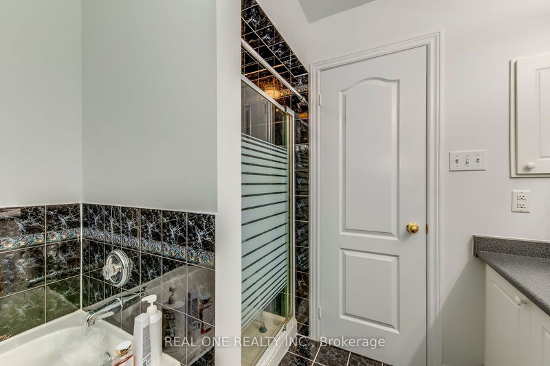 6379 Newcombe Dr  Mississauga, L5V 2G6 | Image 21