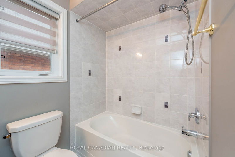 96 Clearfield Dr  Brampton, L6P 3J4 | Image 23