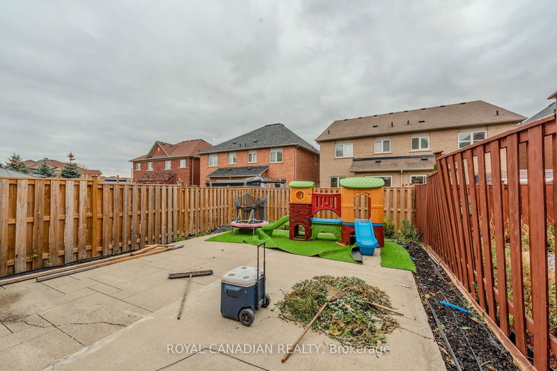 96 Clearfield Dr  Brampton, L6P 3J4 | Image 34