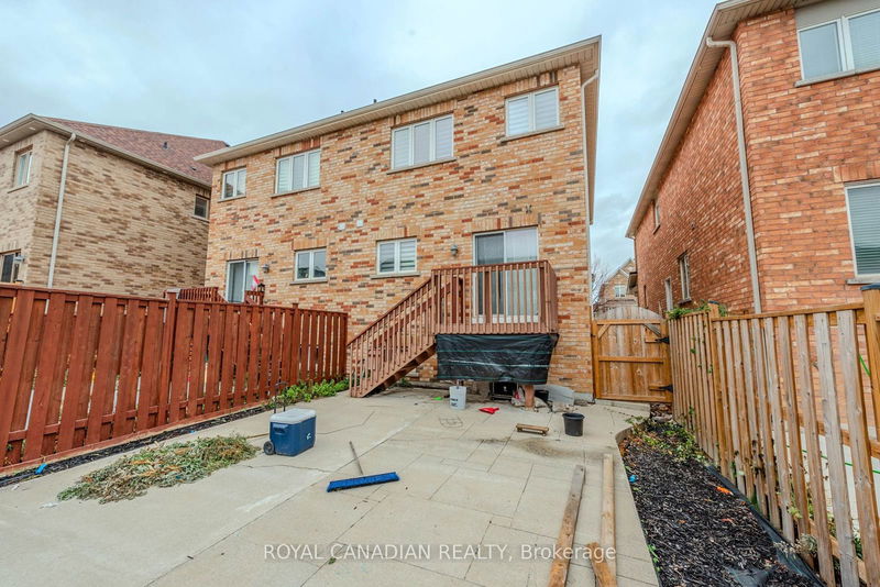 96 Clearfield Dr  Brampton, L6P 3J4 | Image 36