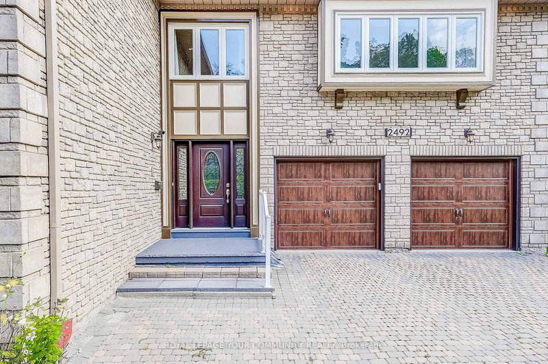 2492 Erin Centre Blvd, Mississauga, L5M 5B2 | Image 3