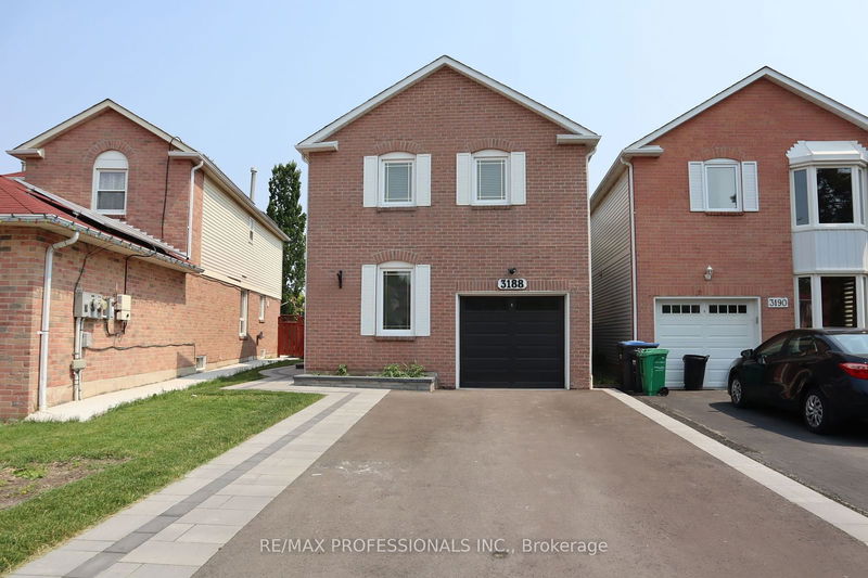 home for lease on Lower-3188 Cambourne Crescent