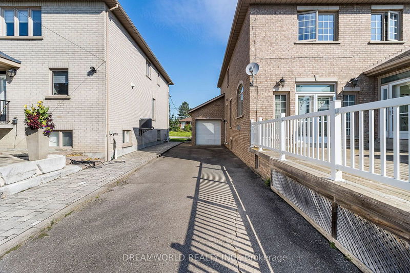 89 Gaydon Ave  Toronto, M9M 1G8 | Image 31