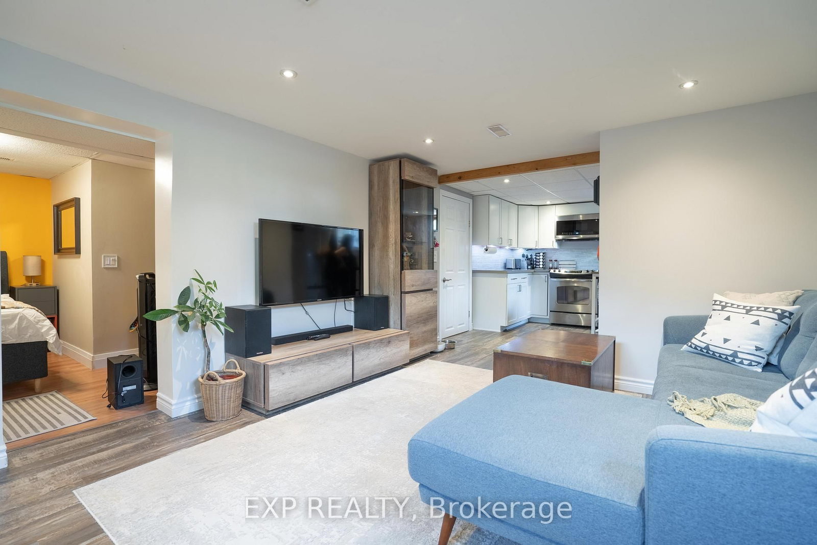 Listing Image 15