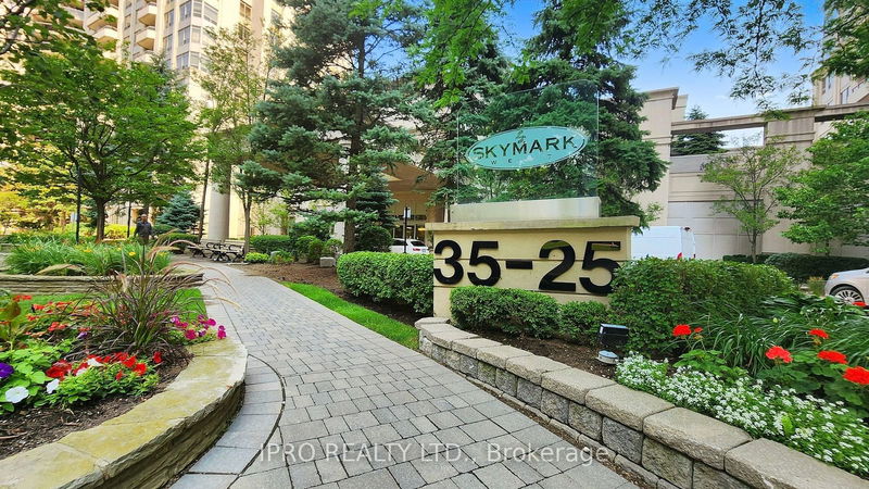  812 - 35 Kingsbridge Gdns  Mississauga, L5R 3Z5 | Image 3