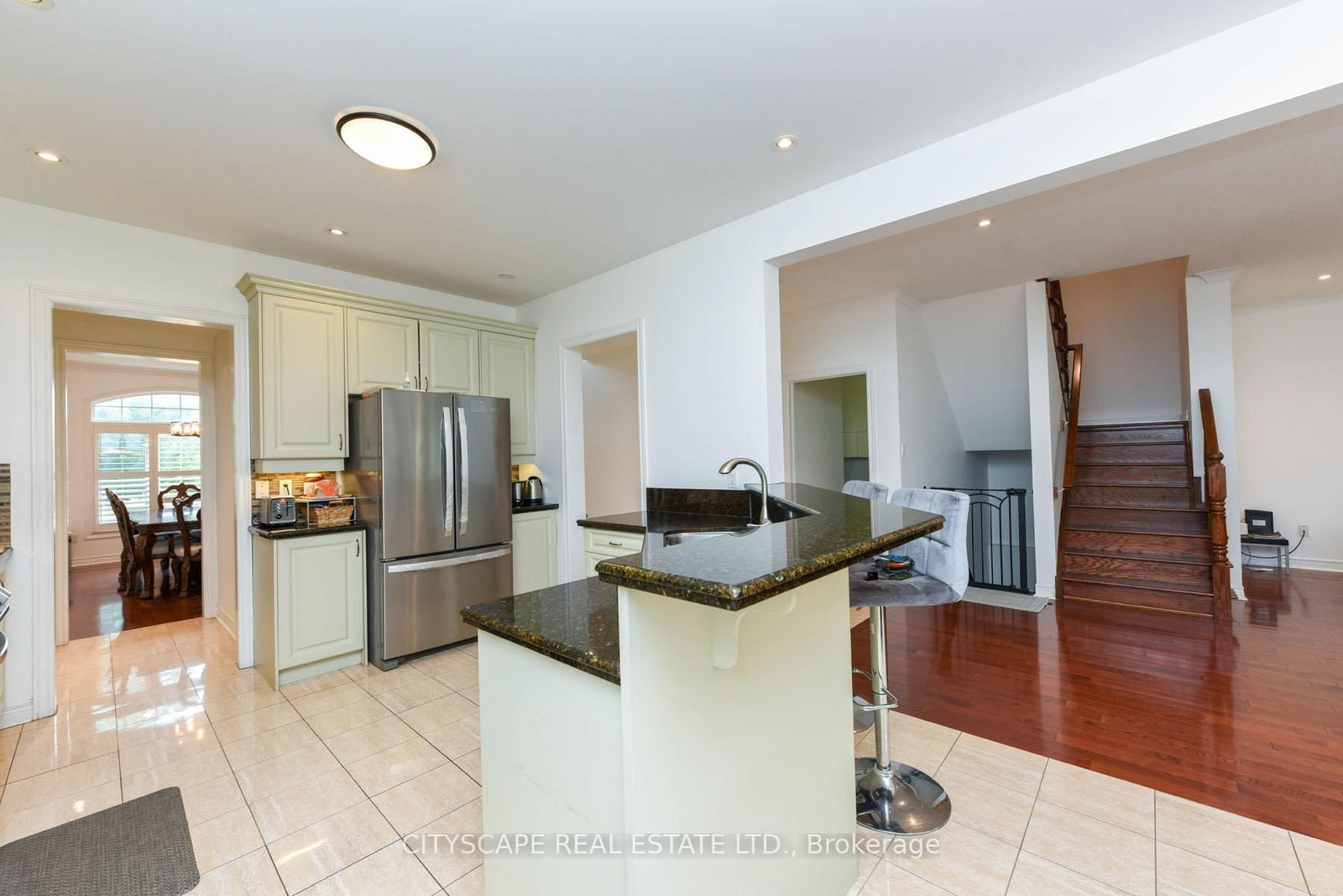 Listing Image 6