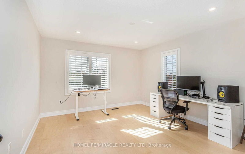 1 Pali Dr  Brampton, L6P 1G3 | Image 23