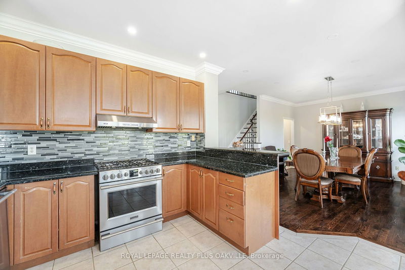 3541 Jorie Cres  Mississauga, L5M 7G5 | Image 12