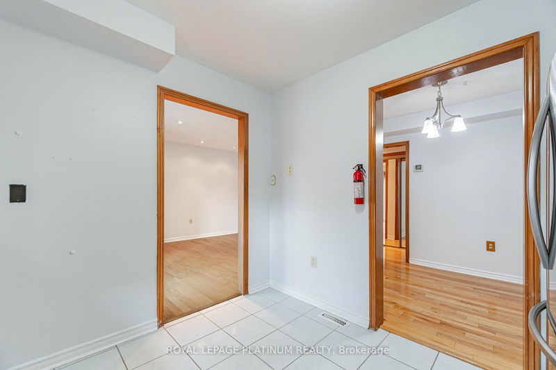 28 Kentucky Dr  Brampton, L6Y 4G2 | Image 11