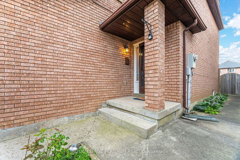 28 Kentucky Dr  Brampton, L6Y 4G2 | Image 3