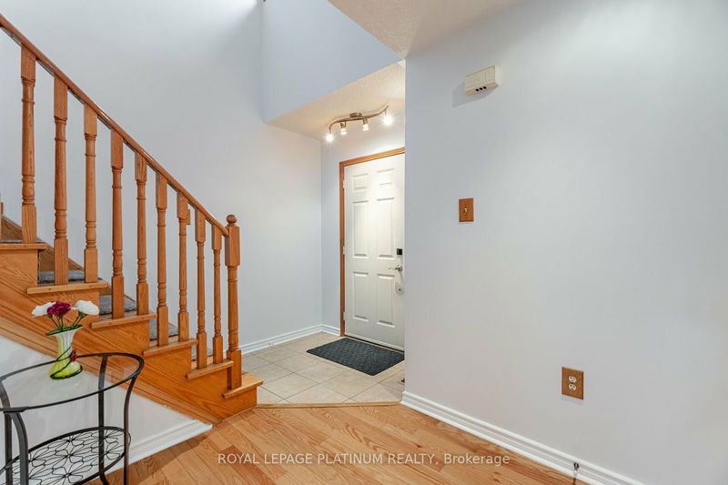 28 Kentucky Dr  Brampton, L6Y 4G2 | Image 4