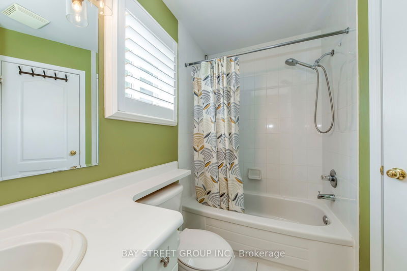 2554 Dashwood Dr  Oakville, L6M 4C2 | Image 29