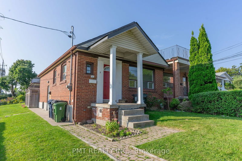 home for lease on Main-3 Venn Crescent
