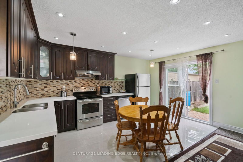 17 Haley Crt  Brampton, L6S 1N6 | Image 7