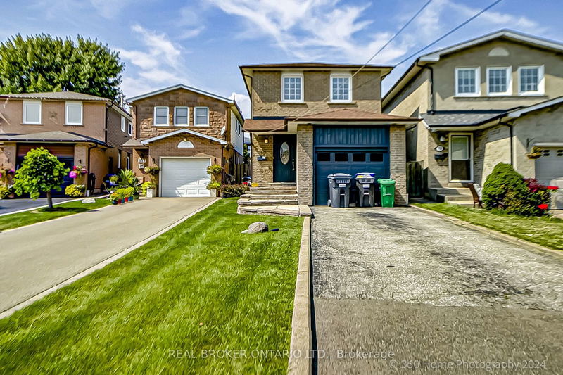 921 Toll Crt  Mississauga, L4W 3W9 | Image 1