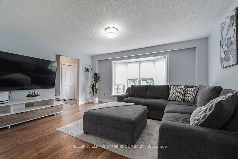 125 Alicewood Crt  Toronto, M9V 3Y1 | Image 5