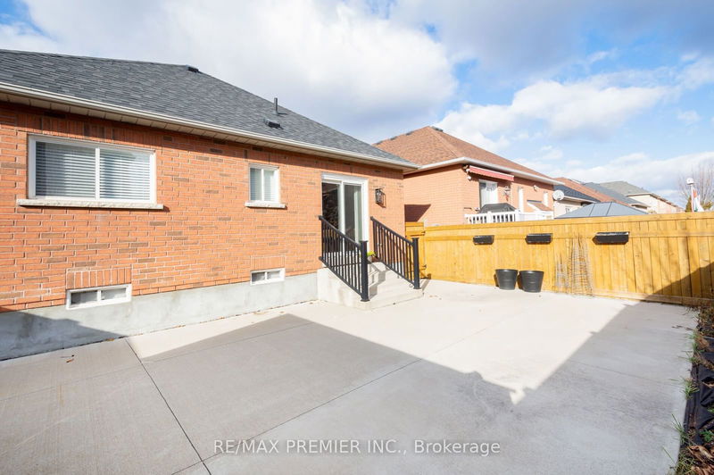 38 Pappain Cres  Brampton, L7A 3J8 | Image 32