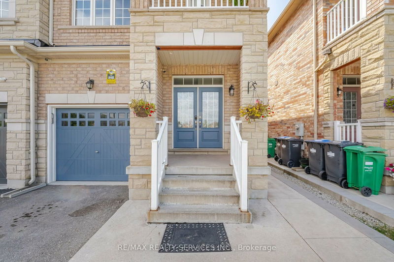 45 Buchanan Cres  Brampton, L6X 5M3 | Image 2