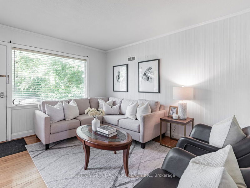 86 North Park Dr  Toronto, M6L 1K2 | Image 3