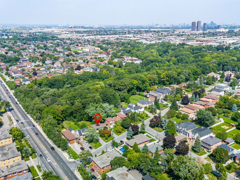 86 North Park Dr  Toronto, M6L 1K2 | Image 32