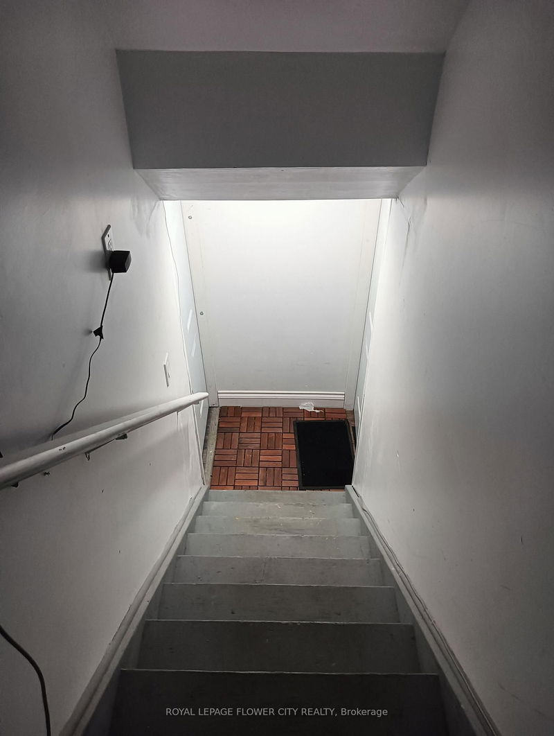 home for lease on 3 Mecca Street