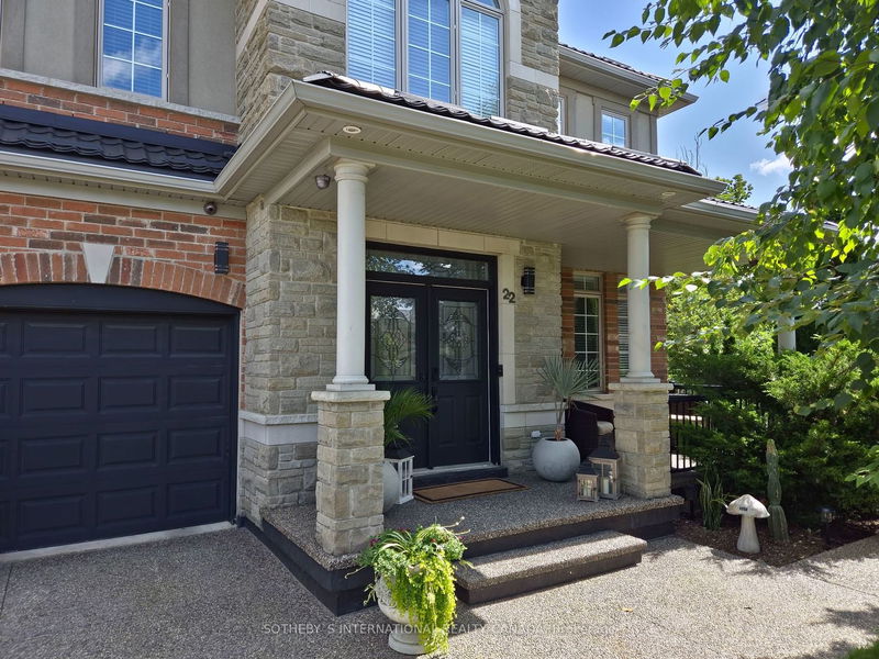 22 Prada Crt  Brampton, L6P 2K1 | Image 2