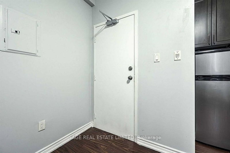 202 - 70 Melbourne Ave, Toronto, M6K 1K7 | Image 2