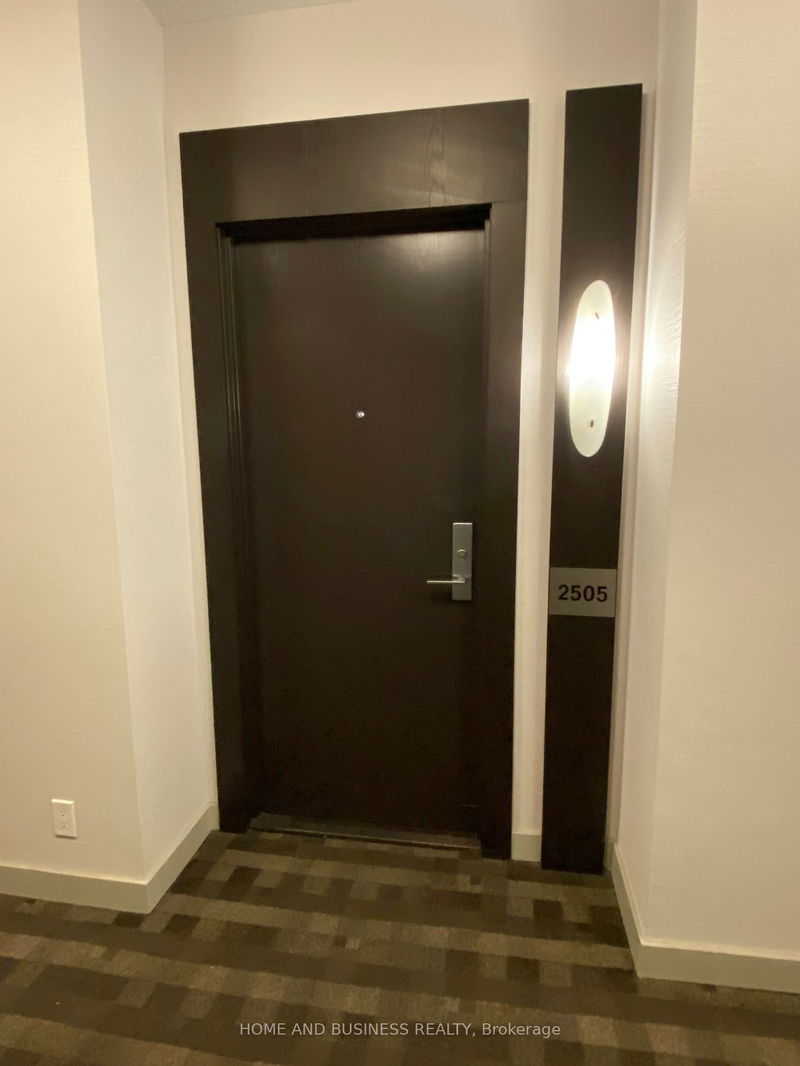 home for lease on 2505-70 Absolute Avenue