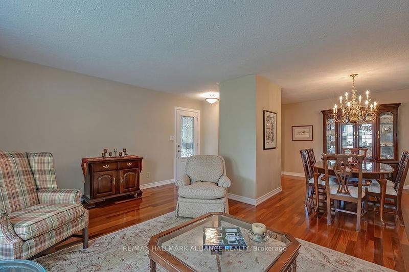 2492 Woburn Cres  Oakville, L6L 5E9 | Image 10