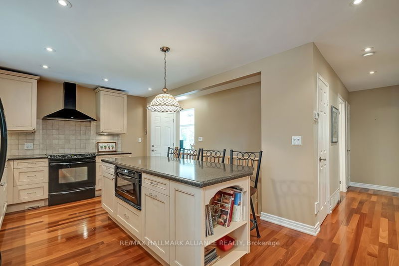 2492 Woburn Cres  Oakville, L6L 5E9 | Image 14