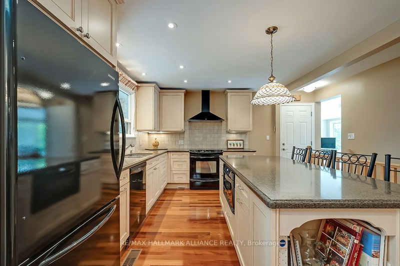 2492 Woburn Cres  Oakville, L6L 5E9 | Image 15